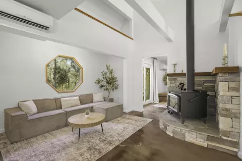 Living - 15745 Montgomery Ranch Rd, Redding, CA 96001 photo 2 of 4