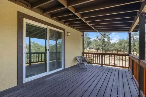 Exterior - 13672 Twin Lakes Ln, Redding, CA 96003 photo 5 of 16