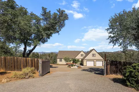 Exterior - 13672 Twin Lakes Ln, Redding, CA 96003 photo 14 of 16