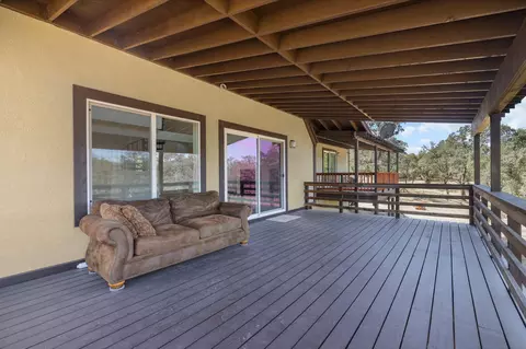Exterior - 13672 Twin Lakes Ln, Redding, CA 96003 photo 7 of 16