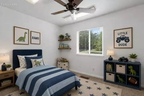 Bedroom - 13672 Twin Lakes Ln, Redding, CA 96003 photo 3 of 8