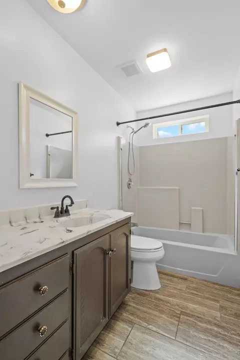Bath - 13672 Twin Lakes Ln, Redding, CA 96003 photo 1 of 2