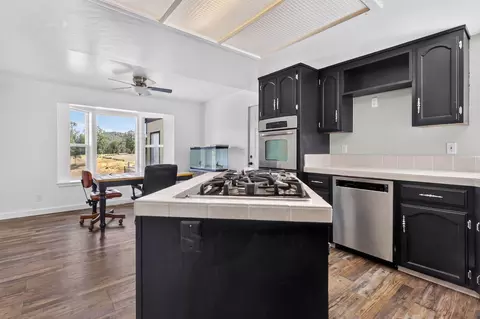 Kitchen - 13672 Twin Lakes Ln, Redding, CA 96003 photo 3 of 3