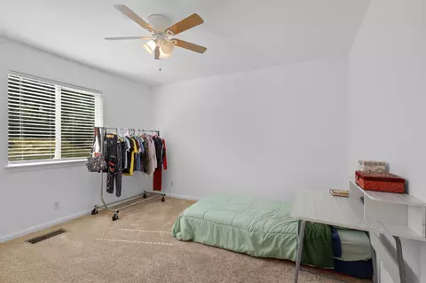 Bedroom - 13672 Twin Lakes Ln, Redding, CA 96003 photo 8 of 8