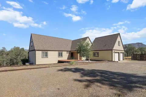 Exterior - 13672 Twin Lakes Ln, Redding, CA 96003 photo 13 of 16