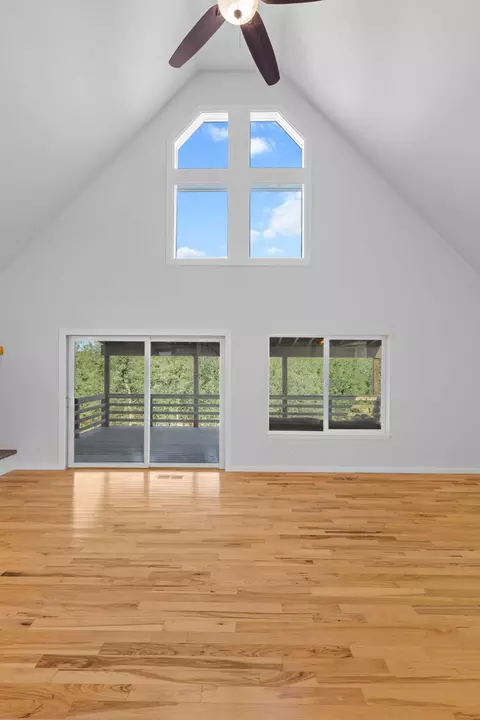 Living - 13672 Twin Lakes Ln, Redding, CA 96003 photo 3 of 7