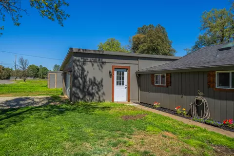 Exterior - 3262 Rancho Rd, Redding, CA 96002 photo 14 of 16