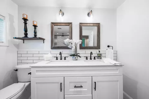 Bath - 3262 Rancho Rd, Redding, CA 96002 photo 1 of 3