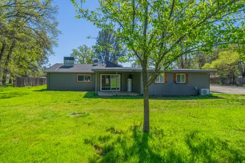 Exterior - 3262 Rancho Rd, Redding, CA 96002 photo 7 of 16