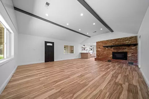 Living - 3262 Rancho Rd, Redding, CA 96002 photo 2 of 3