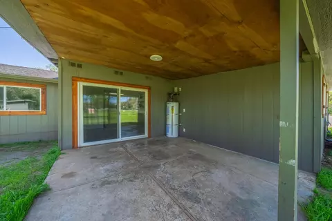 Exterior - 3262 Rancho Rd, Redding, CA 96002 photo 4 of 16