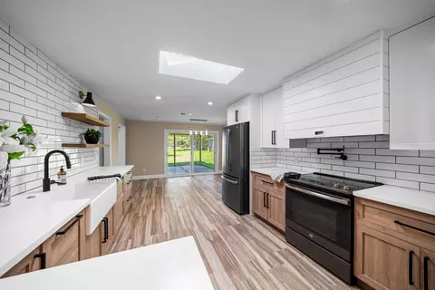Kitchen - 3262 Rancho Rd, Redding, CA 96002 photo 3 of 5