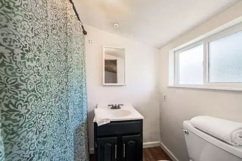 Bath - 3262 Rancho Rd, Redding, CA 96002 photo 3 of 3