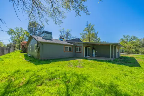 Exterior - 3262 Rancho Rd, Redding, CA 96002 photo 5 of 16