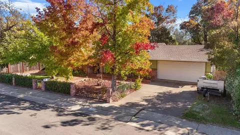 3010 Winding Way, Redding, CA 96003 photo 1