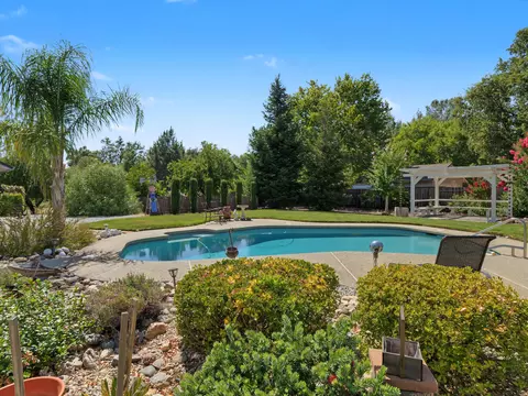 Exterior - 11402 Wales Dr, Redding, CA 96003 photo 6 of 13