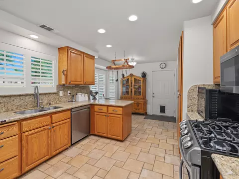 Kitchen - 11402 Wales Dr, Redding, CA 96003 photo 3 of 4