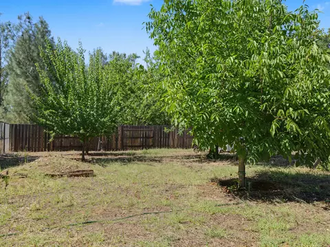 Exterior - 11402 Wales Dr, Redding, CA 96003 photo 13 of 13