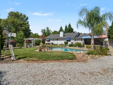Exterior - 11402 Wales Dr, Redding, CA 96003 photo 12 of 13