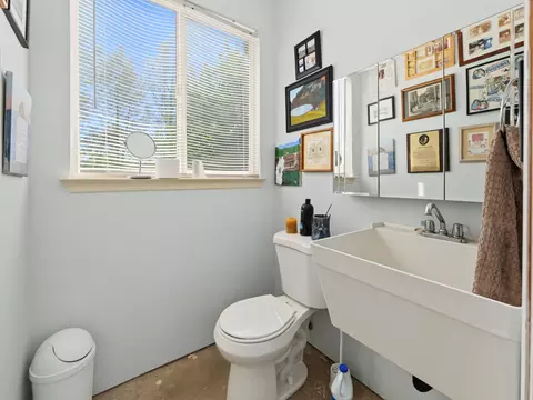 Bath - 11402 Wales Dr, Redding, CA 96003 photo 3 of 3