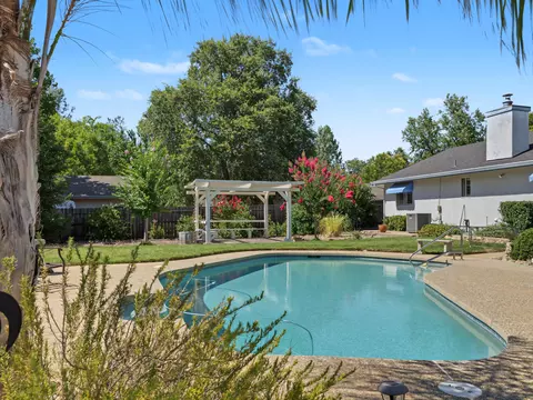 Exterior - 11402 Wales Dr, Redding, CA 96003 photo 3 of 13