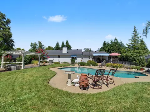 Exterior - 11402 Wales Dr, Redding, CA 96003 photo 2 of 13