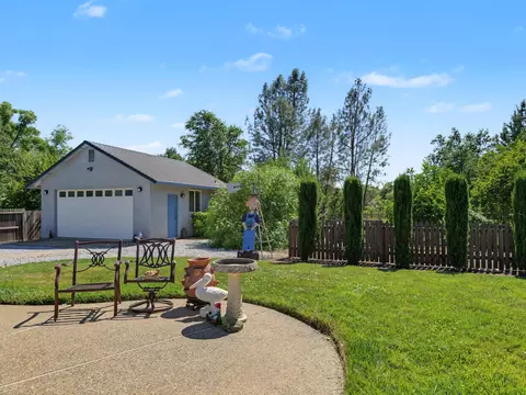 Exterior - 11402 Wales Dr, Redding, CA 96003 photo 8 of 13