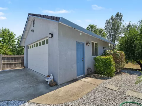 Exterior - 11402 Wales Dr, Redding, CA 96003 photo 9 of 13