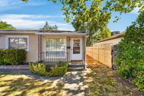 1040 Lincoln St, Redding, CA 96001