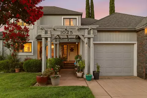 Exterior - 1025 Chardonnay Walk, Redding, CA 96001 photo 2 of 10