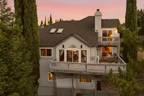 Exterior - 1025 Chardonnay Walk, Redding, CA 96001 photo 9 of 10
