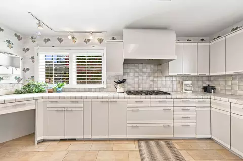 Kitchen - 1025 Chardonnay Walk, Redding, CA 96001 photo 3 of 5