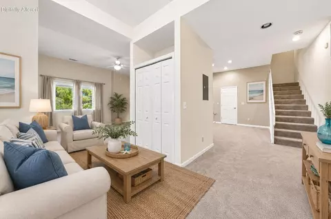 Living - 1025 Chardonnay Walk, Redding, CA 96001 photo 2 of 4