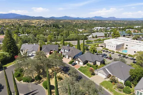 View/Area - 1025 Chardonnay Walk, Redding, CA 96001 photo 7 of 13