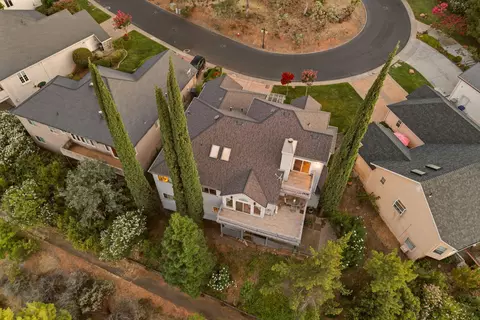 View/Area - 1025 Chardonnay Walk, Redding, CA 96001 photo 3 of 13