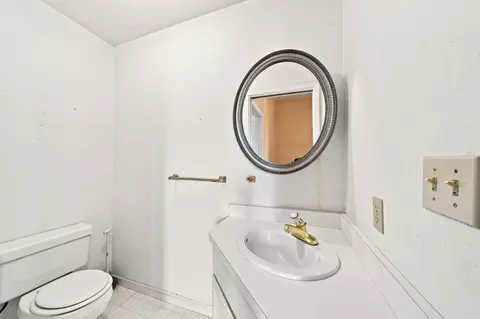 Bath - 1025 Chardonnay Walk, Redding, CA 96001 photo 6 of 7