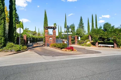 View/Area - 1025 Chardonnay Walk, Redding, CA 96001 photo 11 of 13