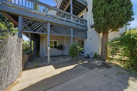 Exterior - 1025 Chardonnay Walk, Redding, CA 96001 photo 3 of 10