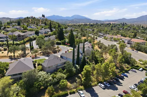 View/Area - 1025 Chardonnay Walk, Redding, CA 96001 photo 8 of 13