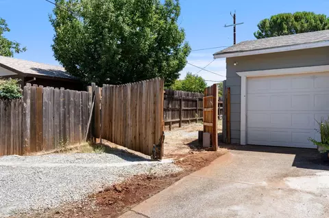Exterior - 3923 Meteor St, Redding, CA 96002 photo 9 of 11