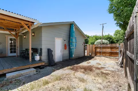Exterior - 3923 Meteor St, Redding, CA 96002 photo 4 of 11