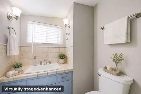 Bath - 4562 E Bonnyview Rd, Redding, CA 96001 photo 3 of 4