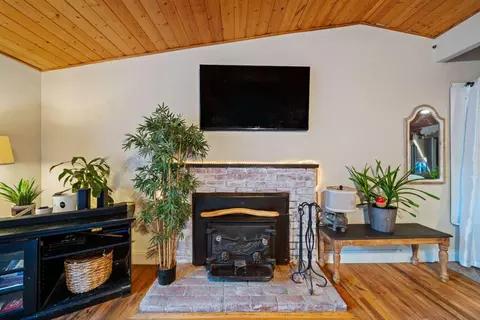Living - 4562 E Bonnyview Rd, Redding, CA 96001 photo 2 of 2