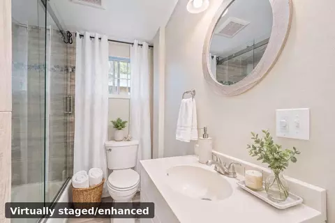 Bath - 4562 E Bonnyview Rd, Redding, CA 96001 photo 1 of 4