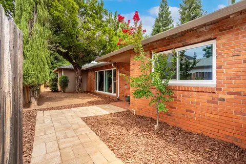 Exterior - 1738 Lazelle Ct, Redding, CA 96002 photo 14 of 15