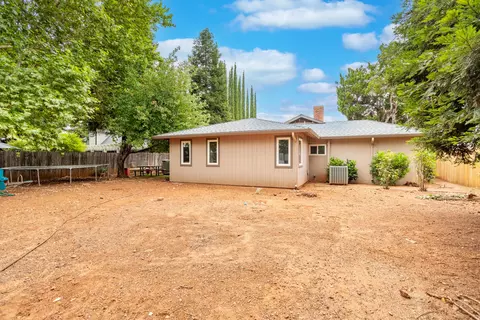 Exterior - 1738 Lazelle Ct, Redding, CA 96002 photo 13 of 15