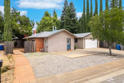 Exterior - 1738 Lazelle Ct, Redding, CA 96002 photo 2 of 15