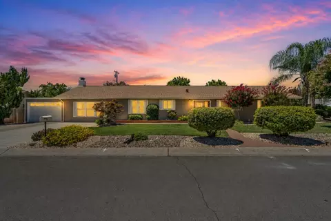 2814 Oakview Dr, Redding, CA 96002