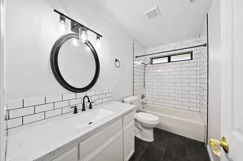 Bath - 3416 Cessna Dr, Redding, CA 96001 photo 2 of 3