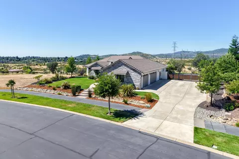 View/Area - 880 Santa Cruz Dr, Redding, CA 96003 photo 1 of 6